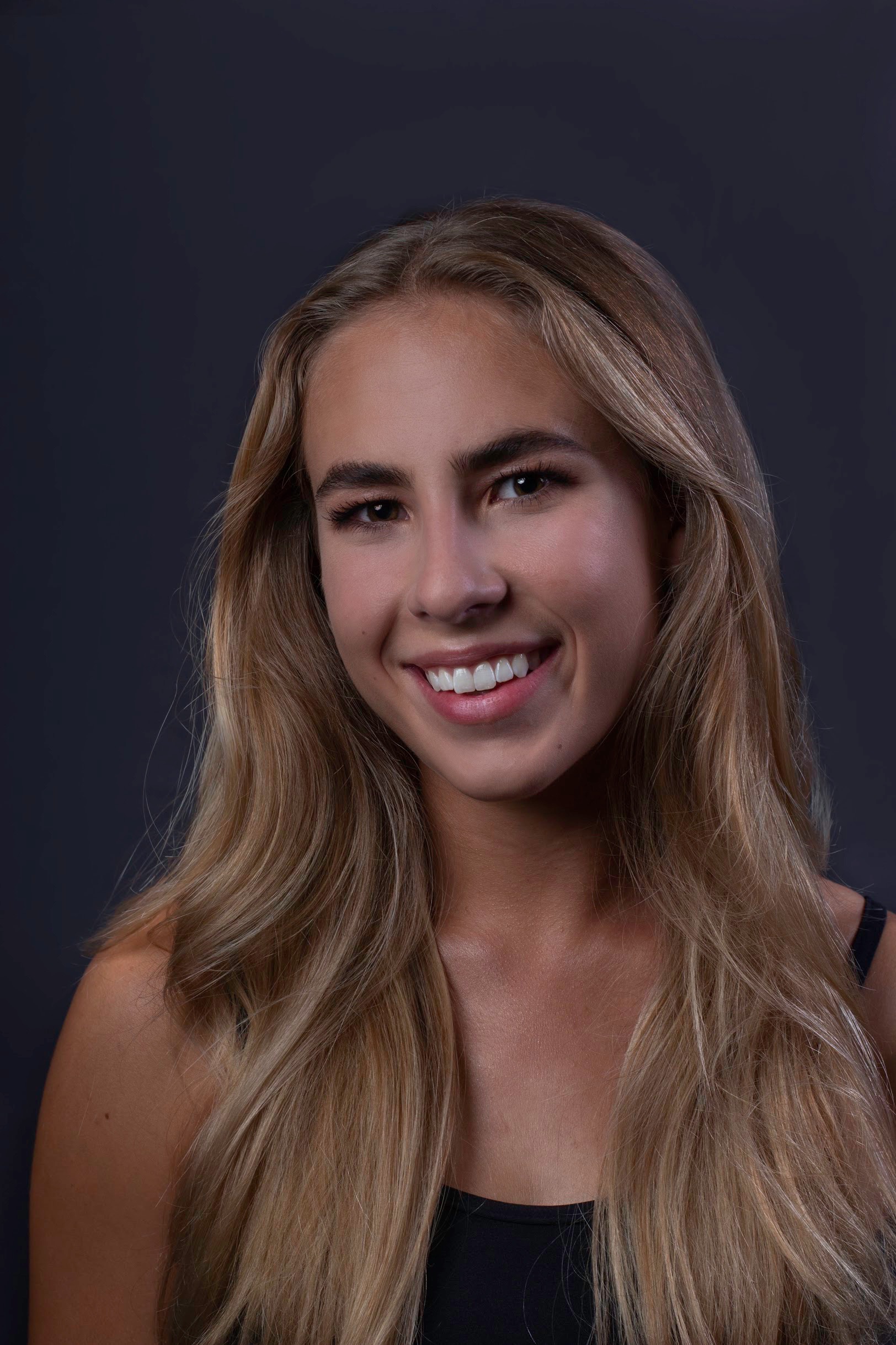 Athena Nikolakopulos headshot