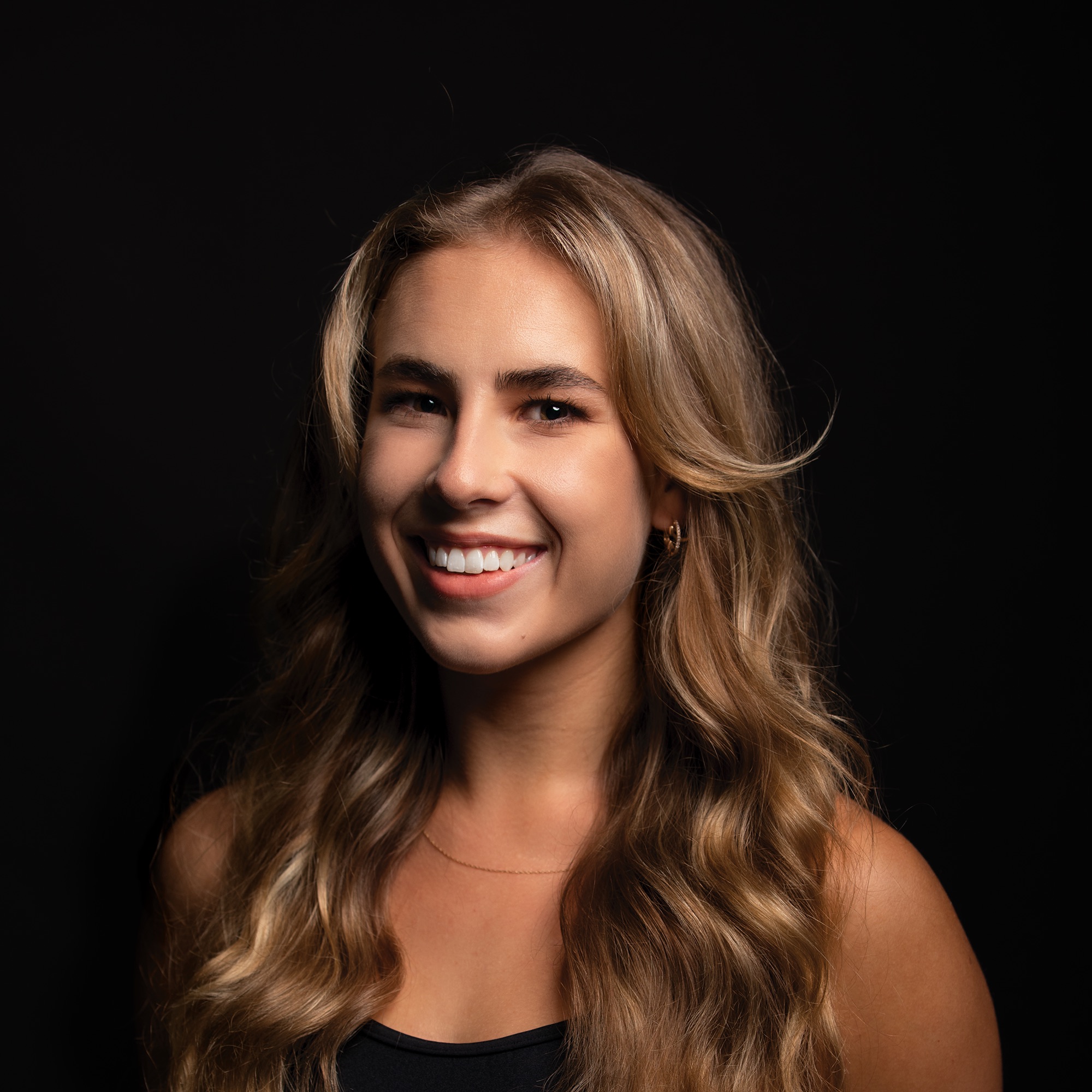 Athena Nikolakopulos headshot