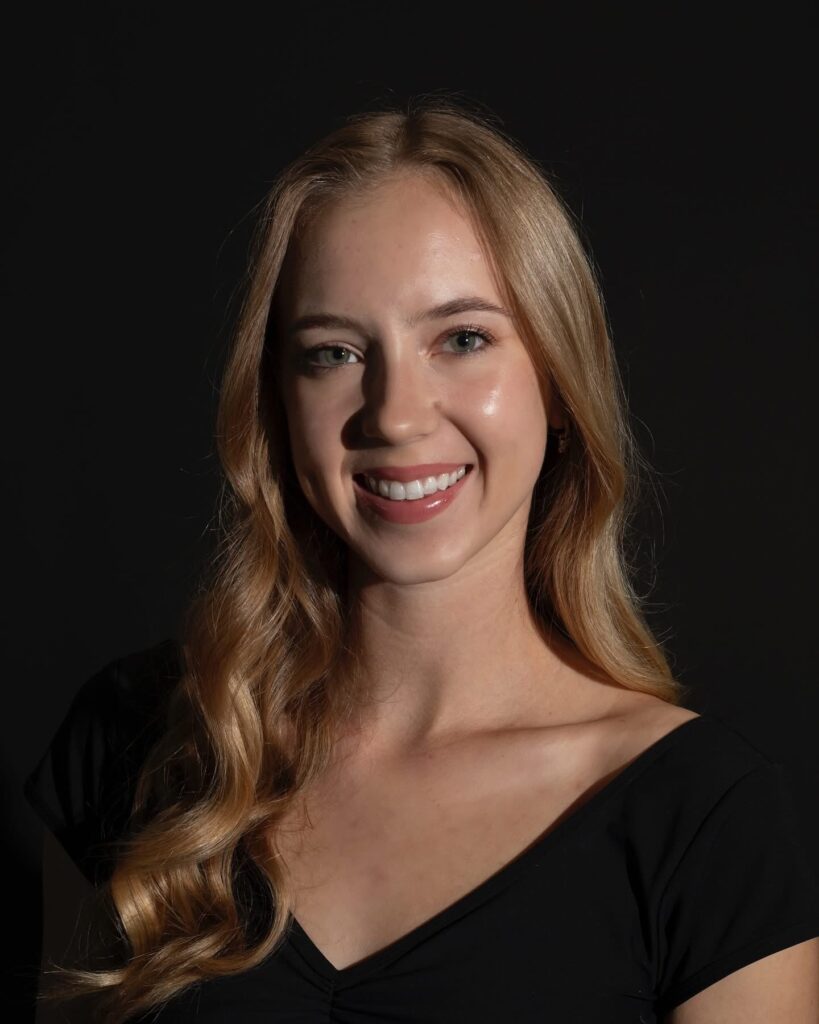 Leah Anderson Headshot